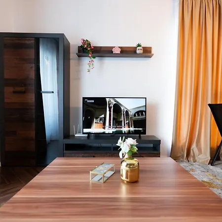 Soni Luxury 83 Plaza With Private Parking & Self Check-in 布加勒斯特