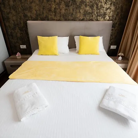 Soni Luxury 83 Plaza With Private Parking & Self Check-in * 布加勒斯特