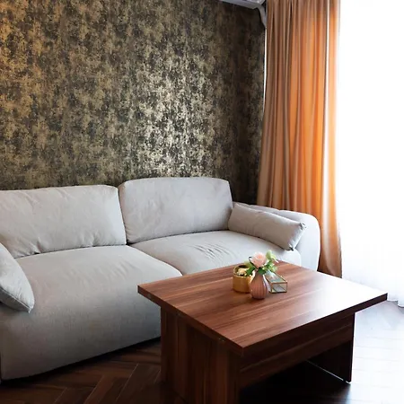 Soni Luxury 83 Plaza With Private Parking & Self Check-in * 布加勒斯特