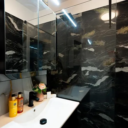 Soni Luxury 83 Plaza With Private Parking & Self Check-in 公寓